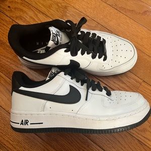Nike Air Force - Black and White